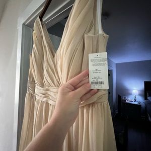 ✨NWT✨Revelry Kiera Chiffon Bridesmaid Dress. Size 18. Color: Champagne.